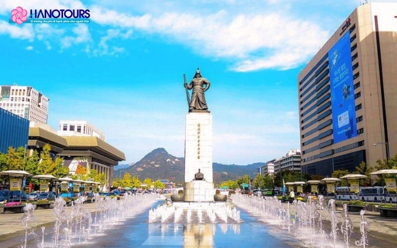 Không xả rác bừa bãi trong khuôn viên quảng trường vì đây là địa điểm tham quan có tính lịch sử